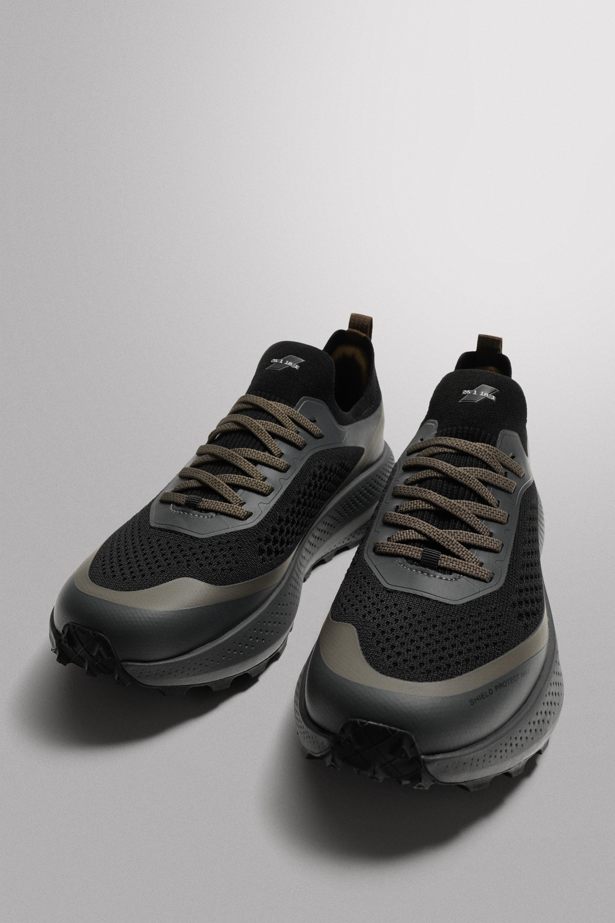 TRAIL RUNNING SNEAKERS